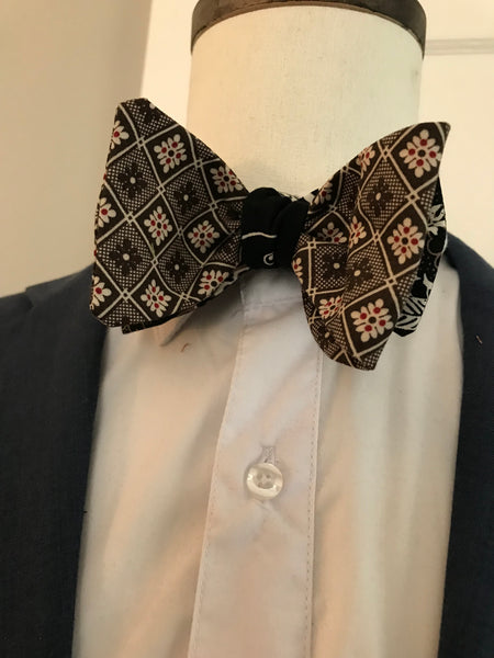 Deep brown print with black and brown print reversible Bowtie set