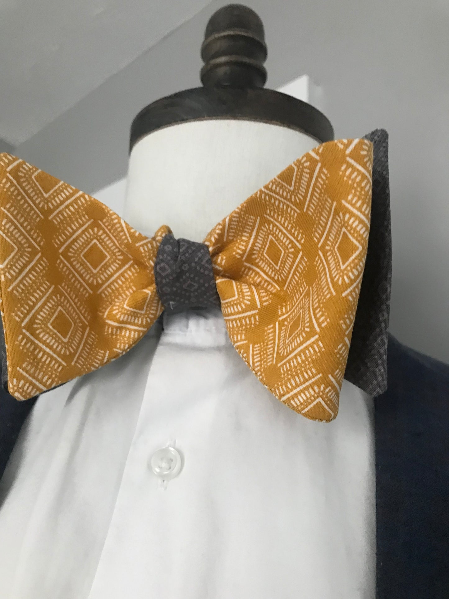 Gold and grey print reversible Bowtie set (FATBOW)