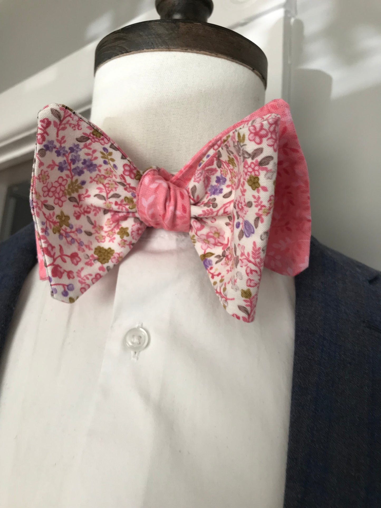 Pink flower and pink print reversible Bowtie set (FATBOW)