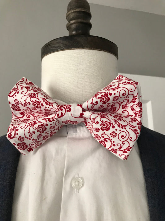 Red and white prettied bowtie