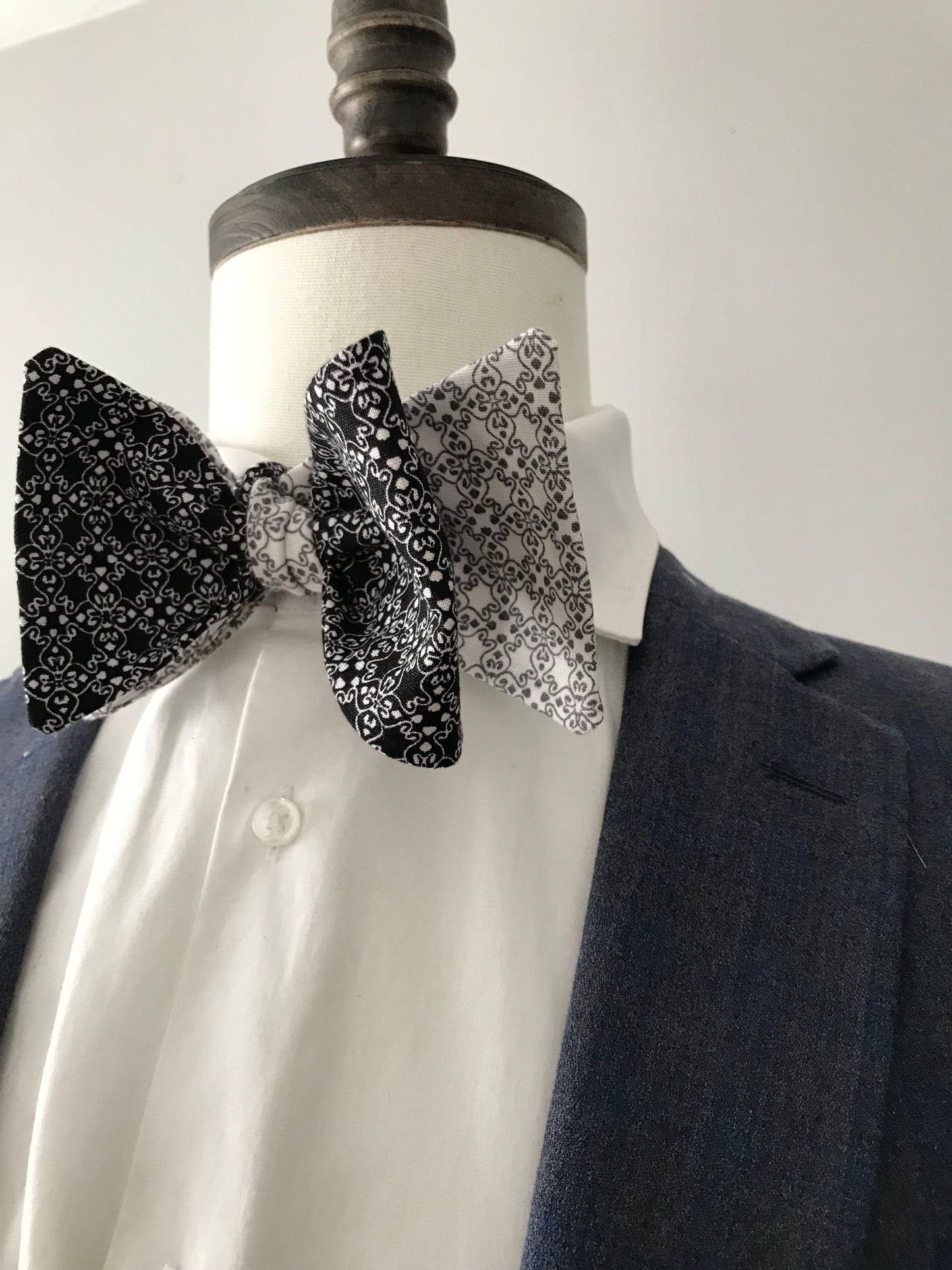 Black and white reversible Bowtie set (FATBOW)