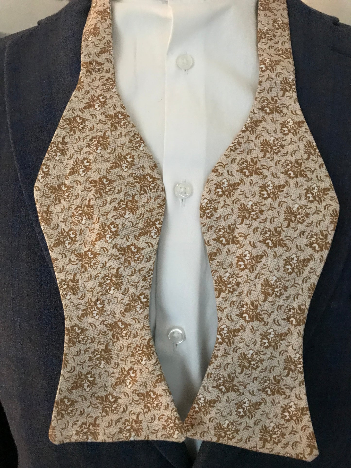 Tan on tan Bowtie set (FATBOW)