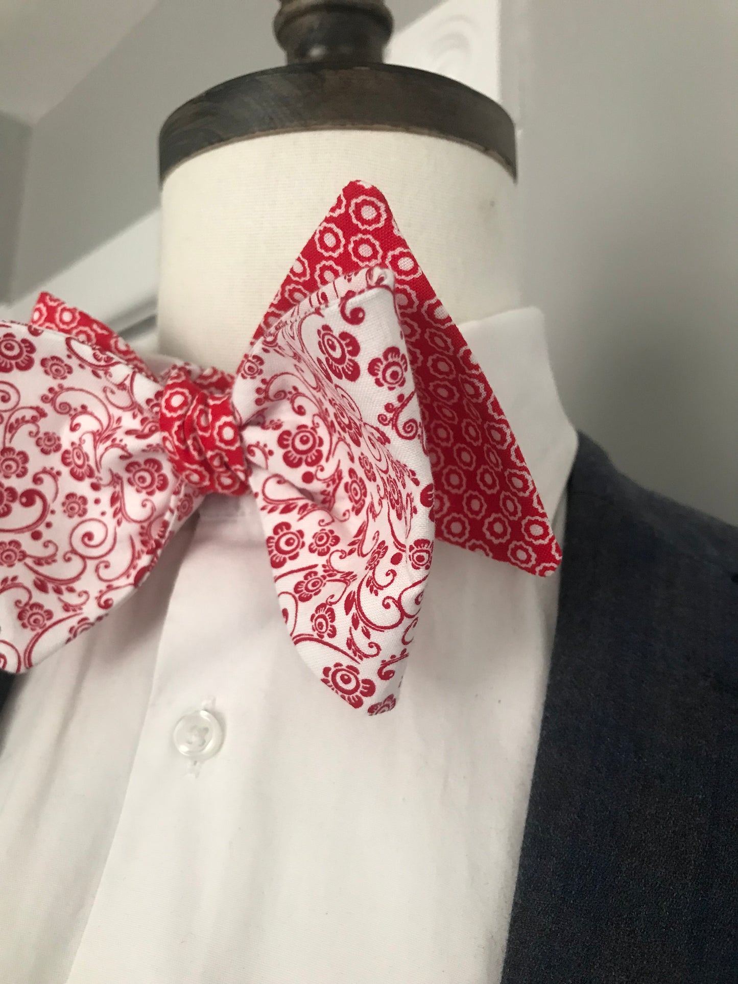 Red and white reversible Bowtie set (FATBOW)