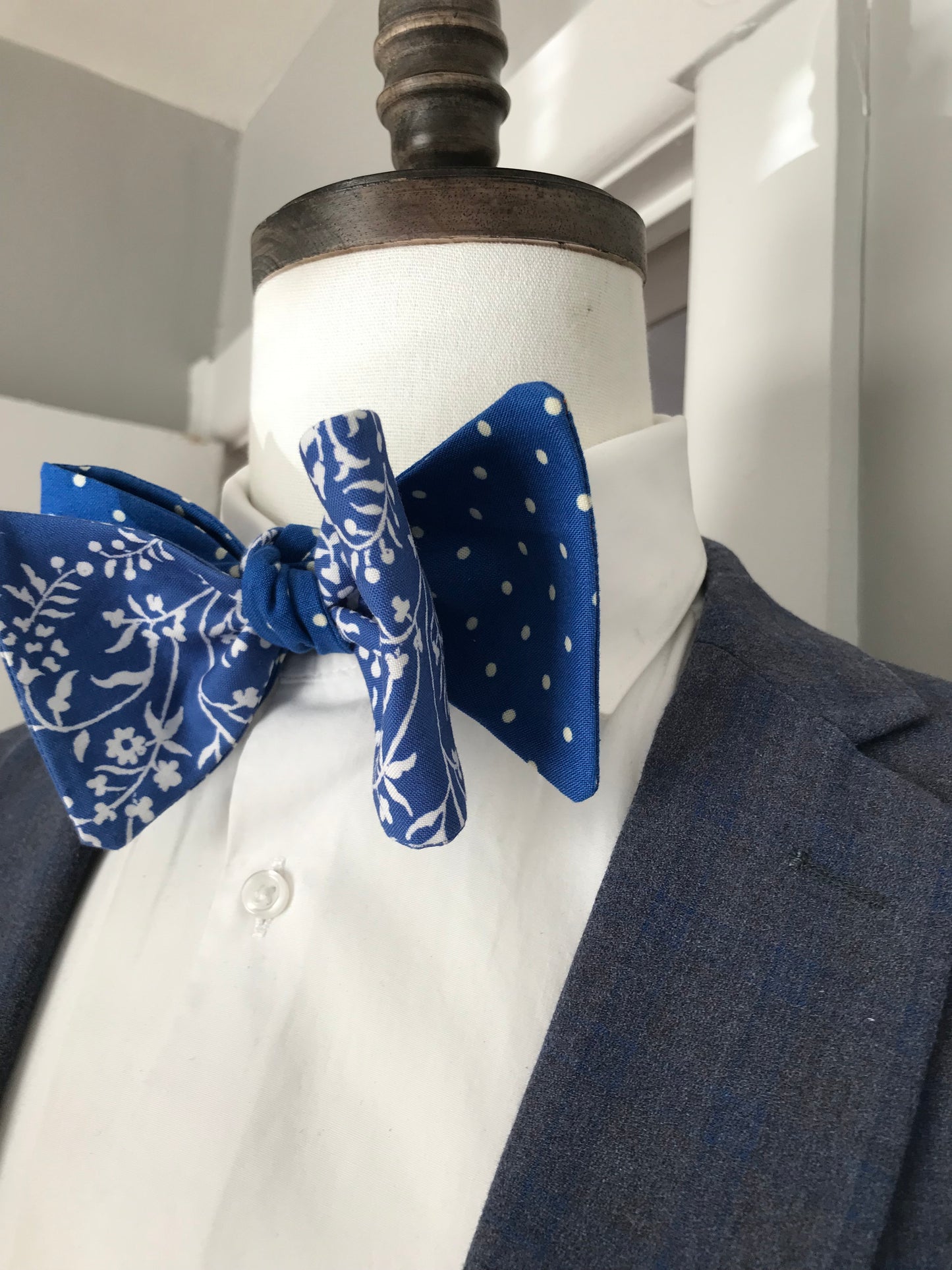 Royal blue reversible Bowtie set (FATBOW)
