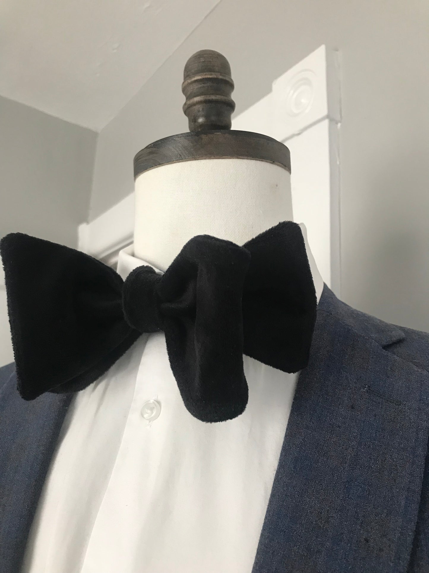 Black velvet Bowtie