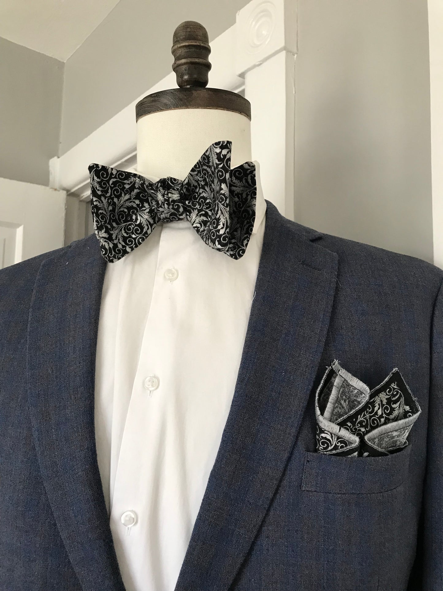 Black and silver Bowtie set (FATBOW)