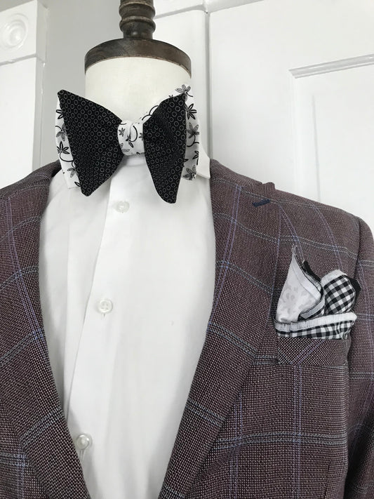 Black print with white and black print reversible Bowtie set (FATBOW)