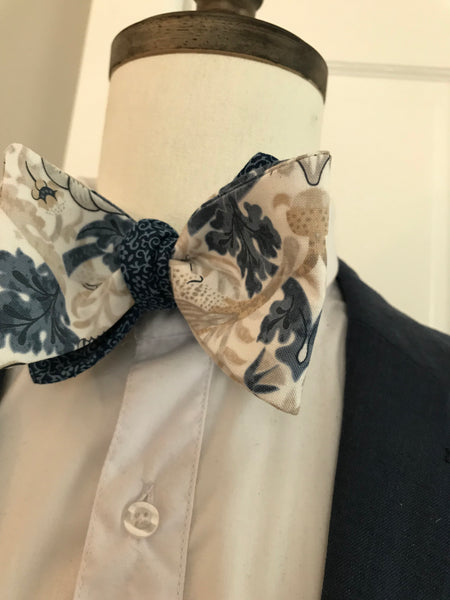 Blueish grey print with blueish print reversible Bowtie set