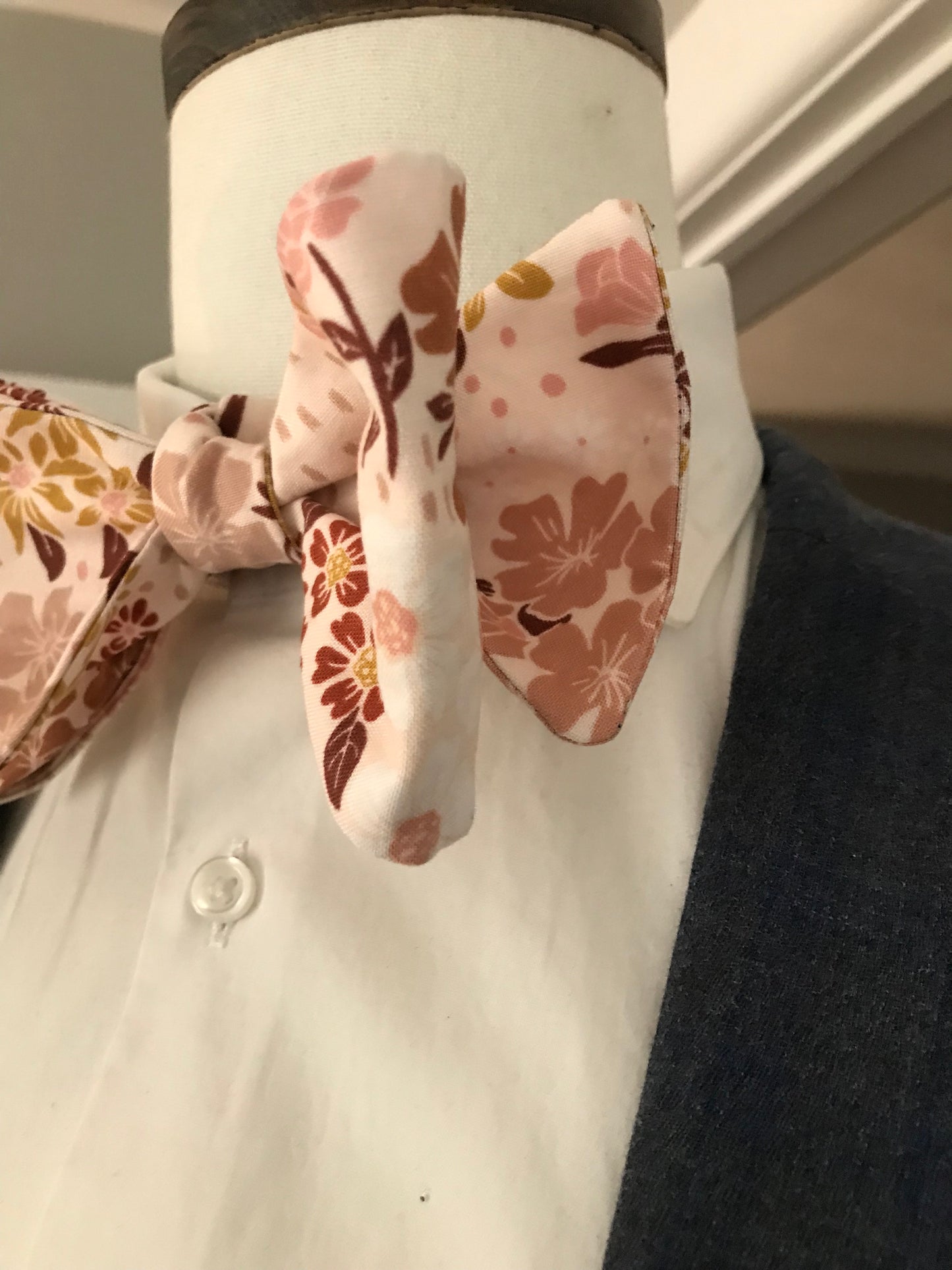 Peach tan specks of brown bowtie set (FATBOW)