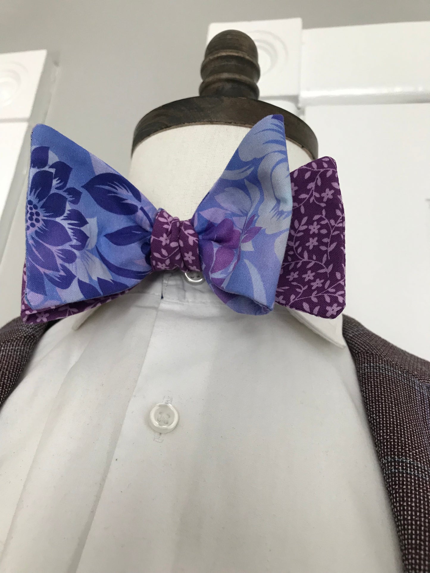 Lavender and mix purple reversible Bowtie se (traditional)