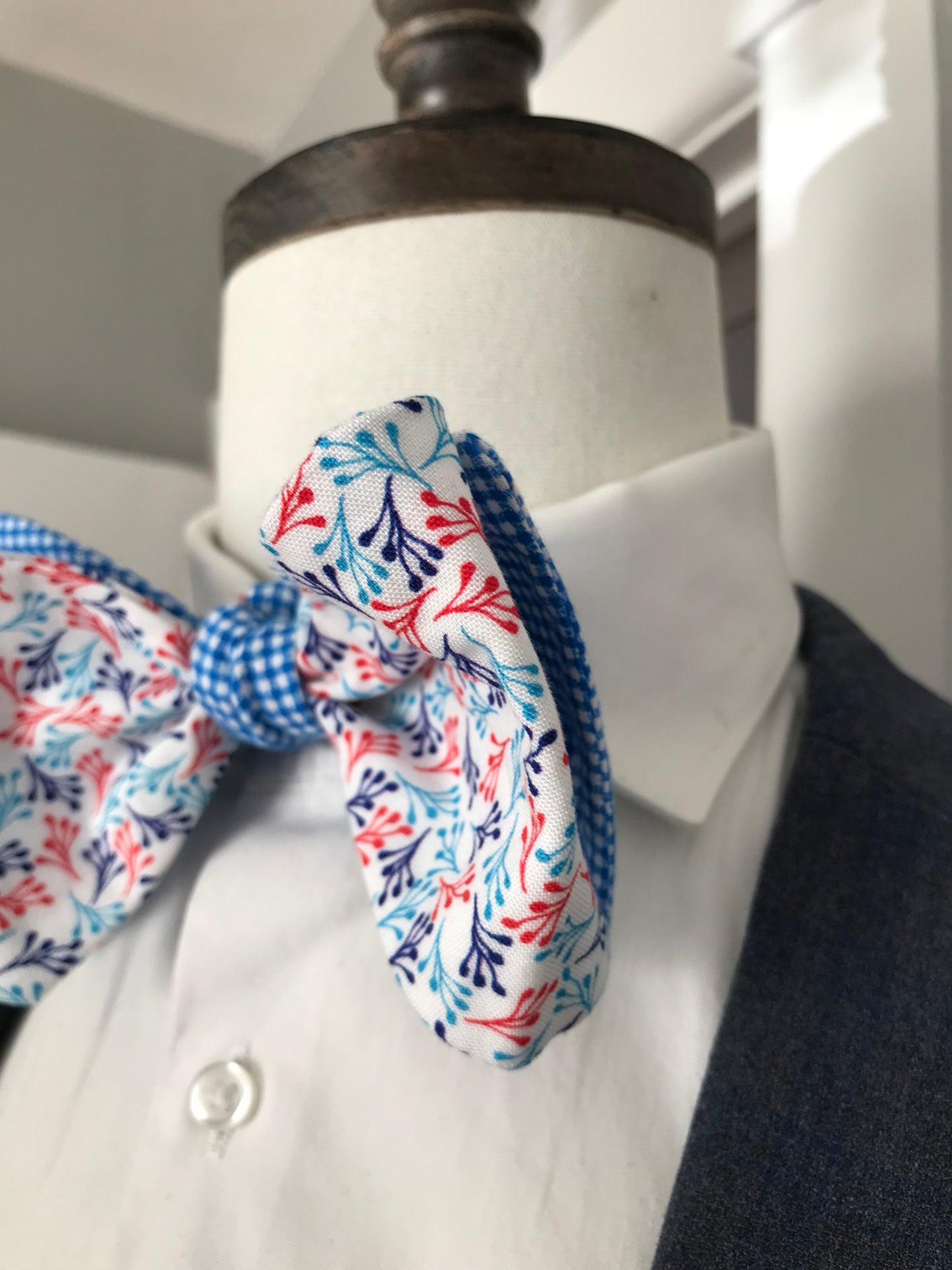 Blue white and red reversible Bowtie set (FATBOW)