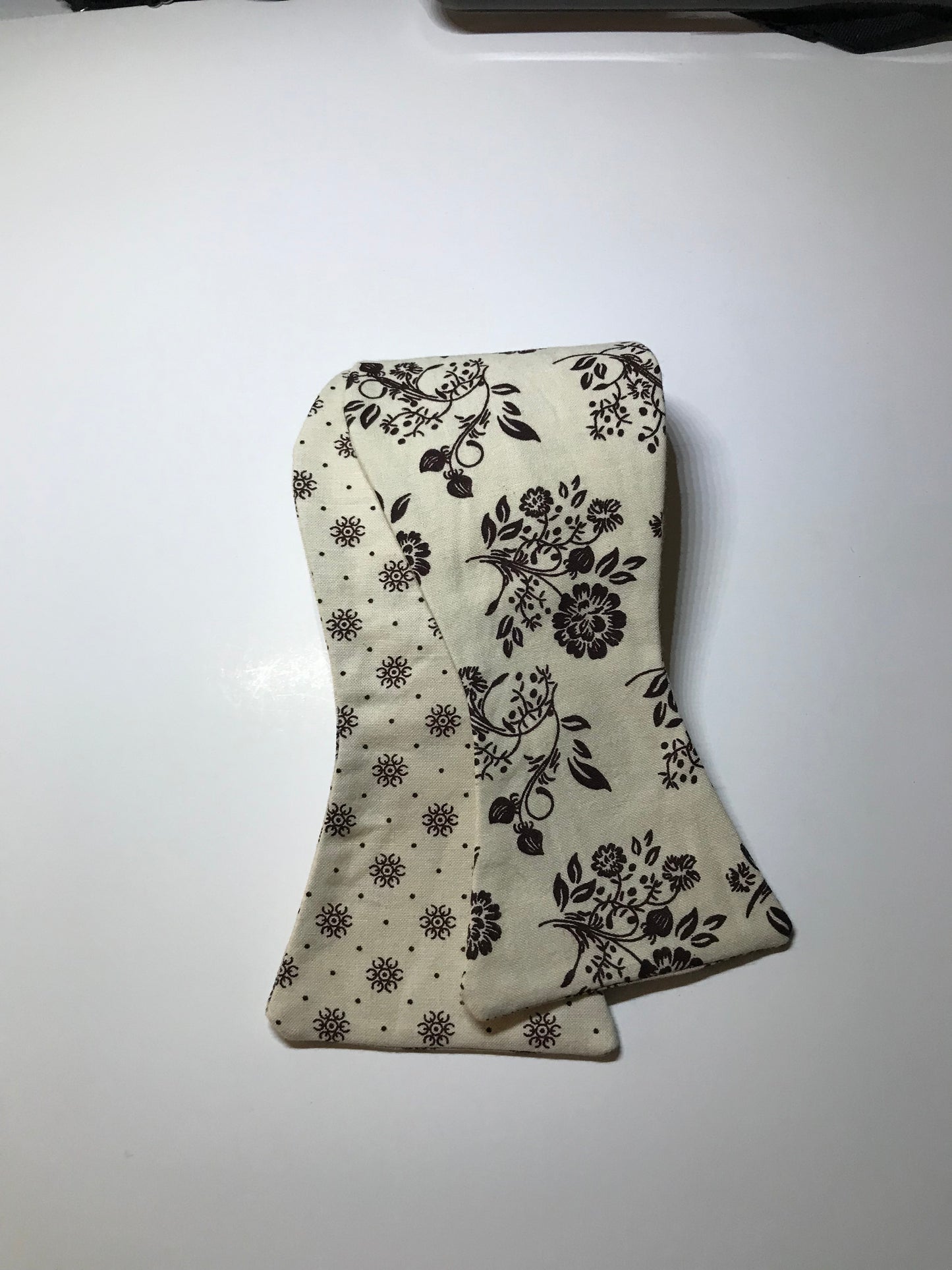 Brown and tan reversible Bowtie set with blending socks (FATBOW)