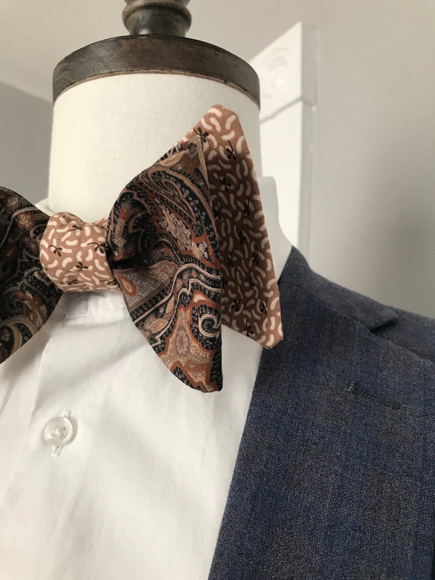 Deep brown paisley and bone print reversible Bowtie set (FATBOW)