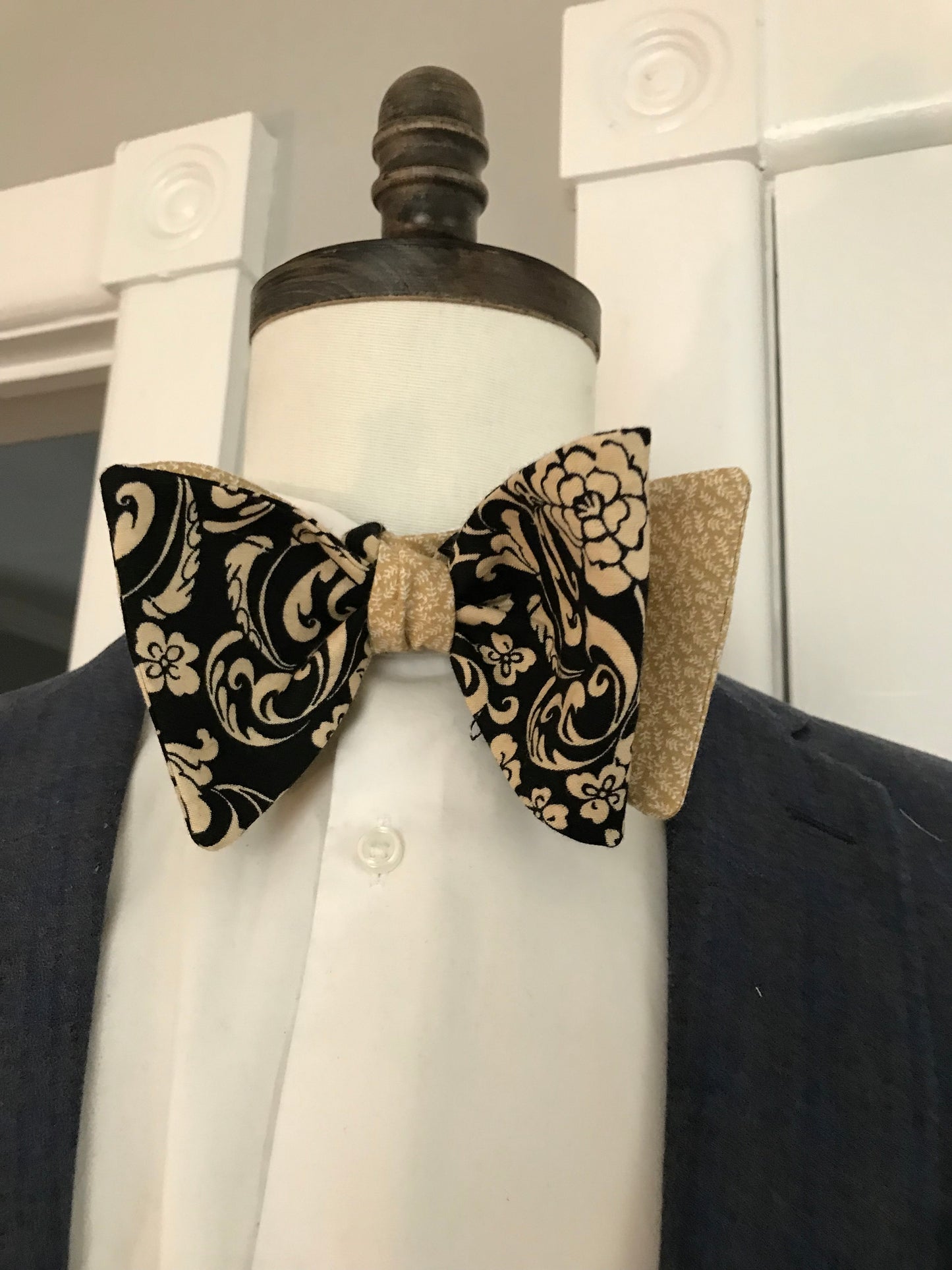 Black and beige print reversible Bowtie set (FATBOW)