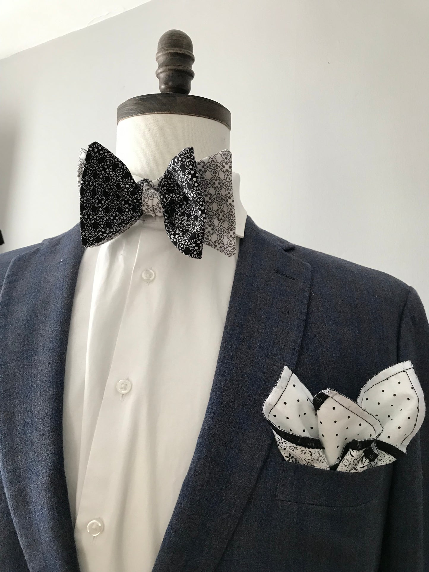 Black and white reversible Bowtie set (FATBOW)