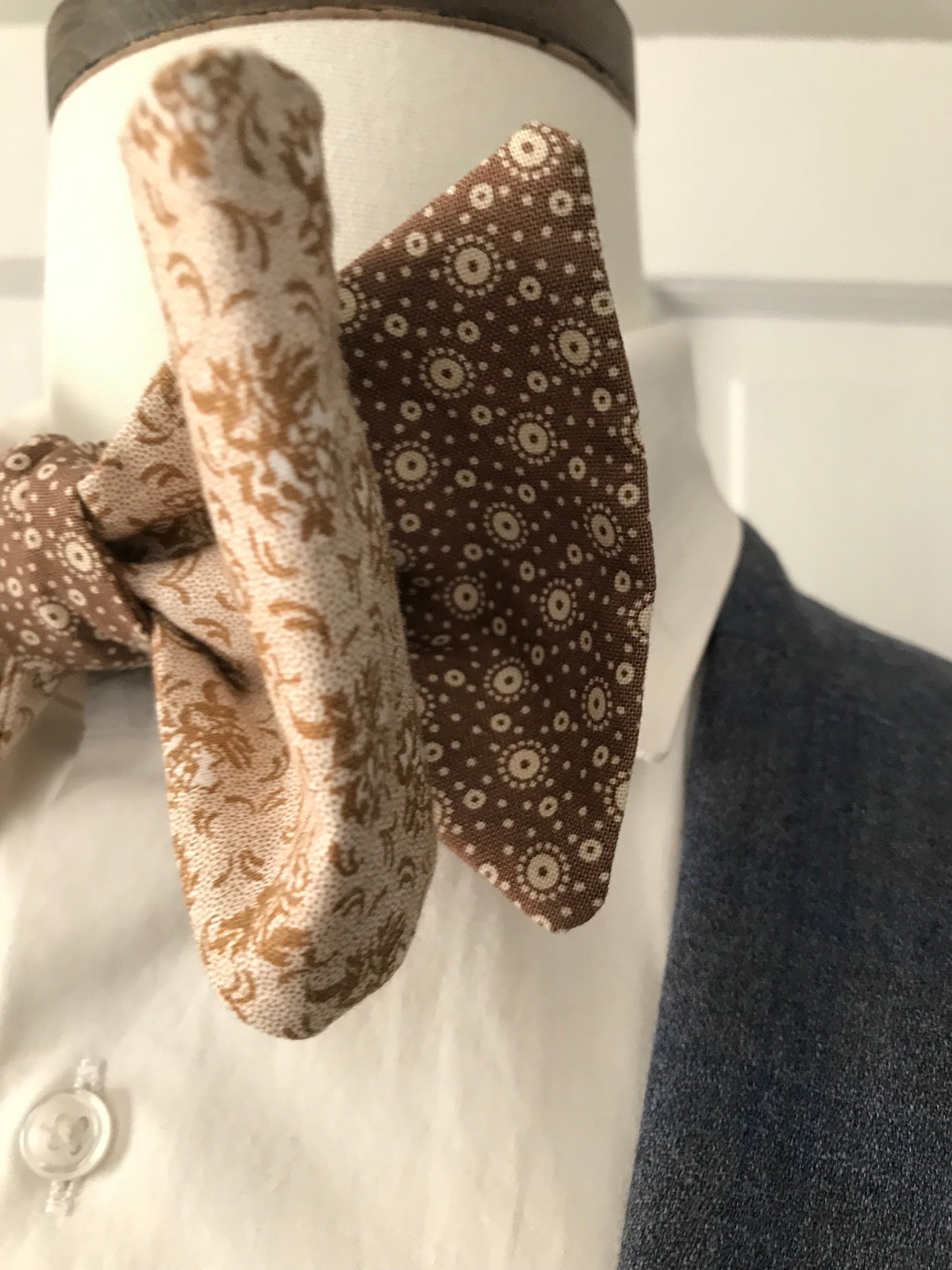 Tan and tan print reversible Bowtie set (FATBOW)