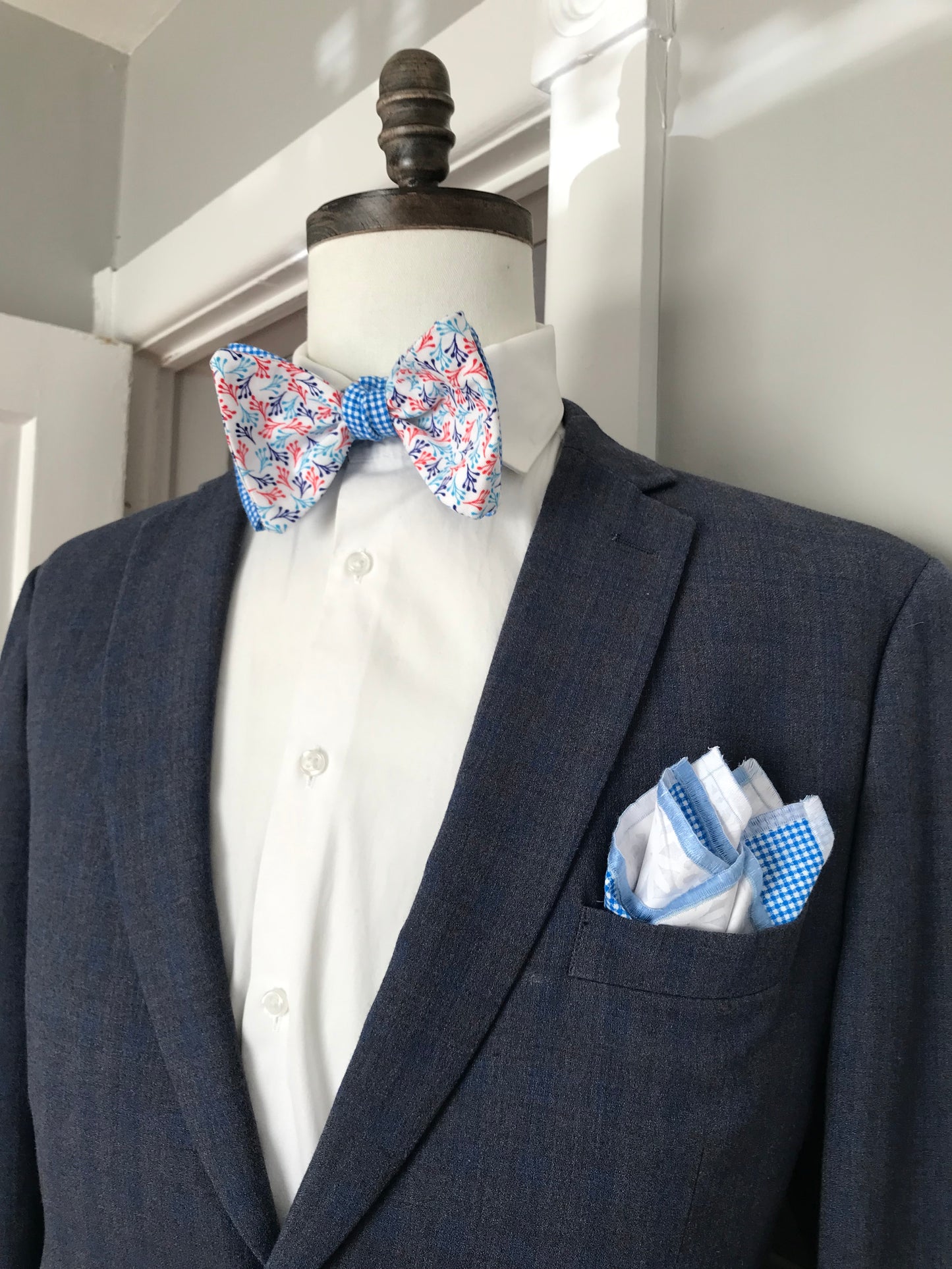 Blue white and red reversible Bowtie set (FATBOW)