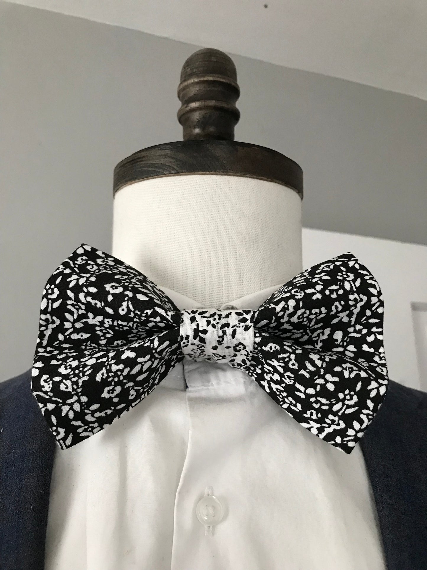 White and black prettied Bowtie