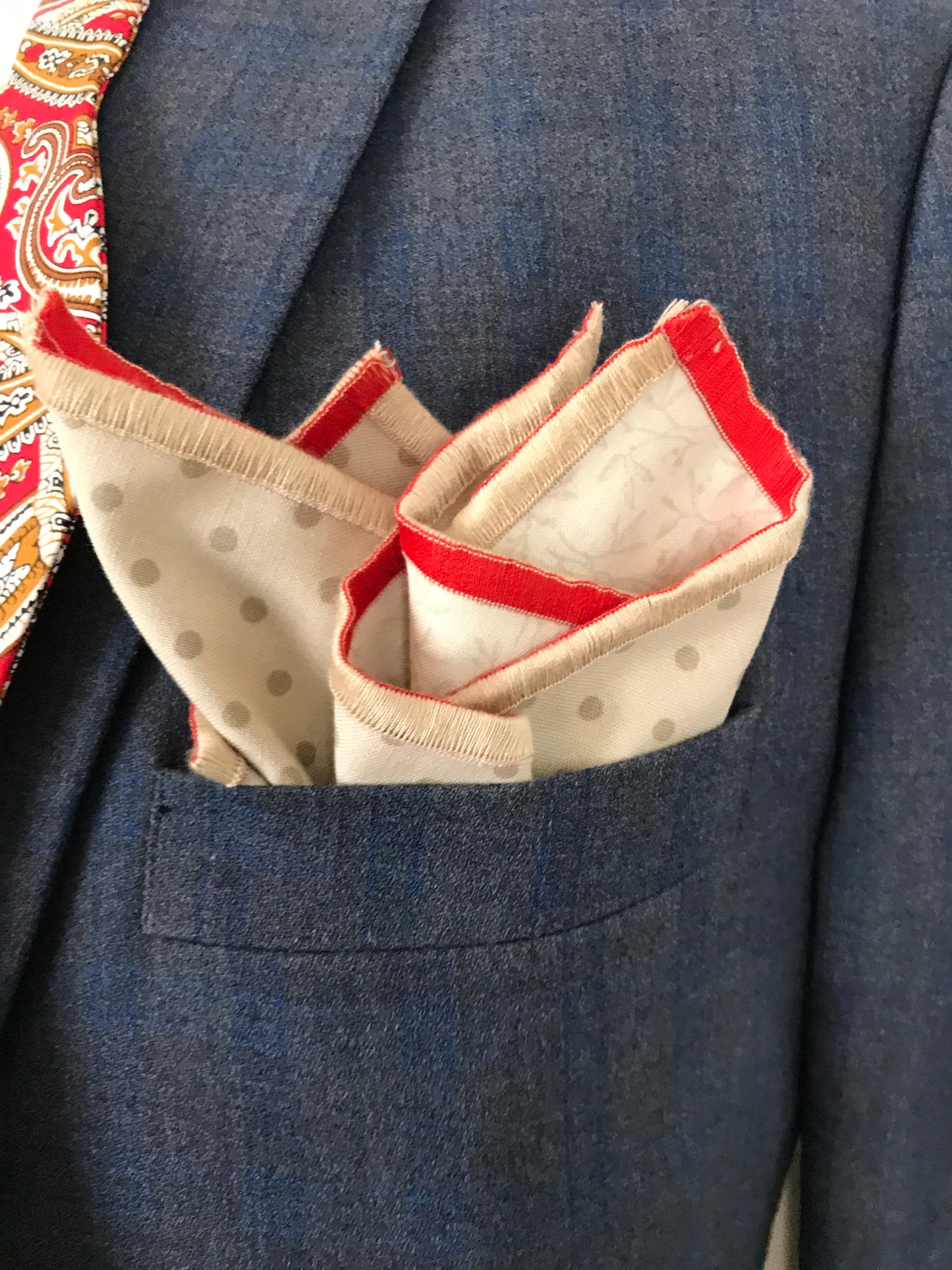 Red paisley print with beige print reversible Bowtie set (FATBOW)