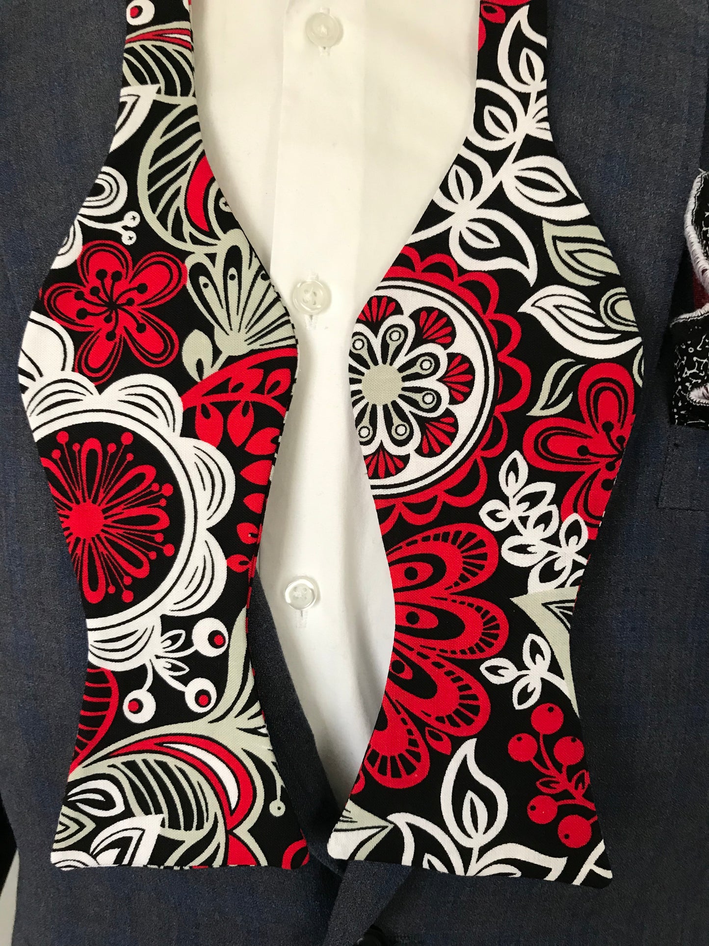 Red black and white Bowtie set (FATBOW)