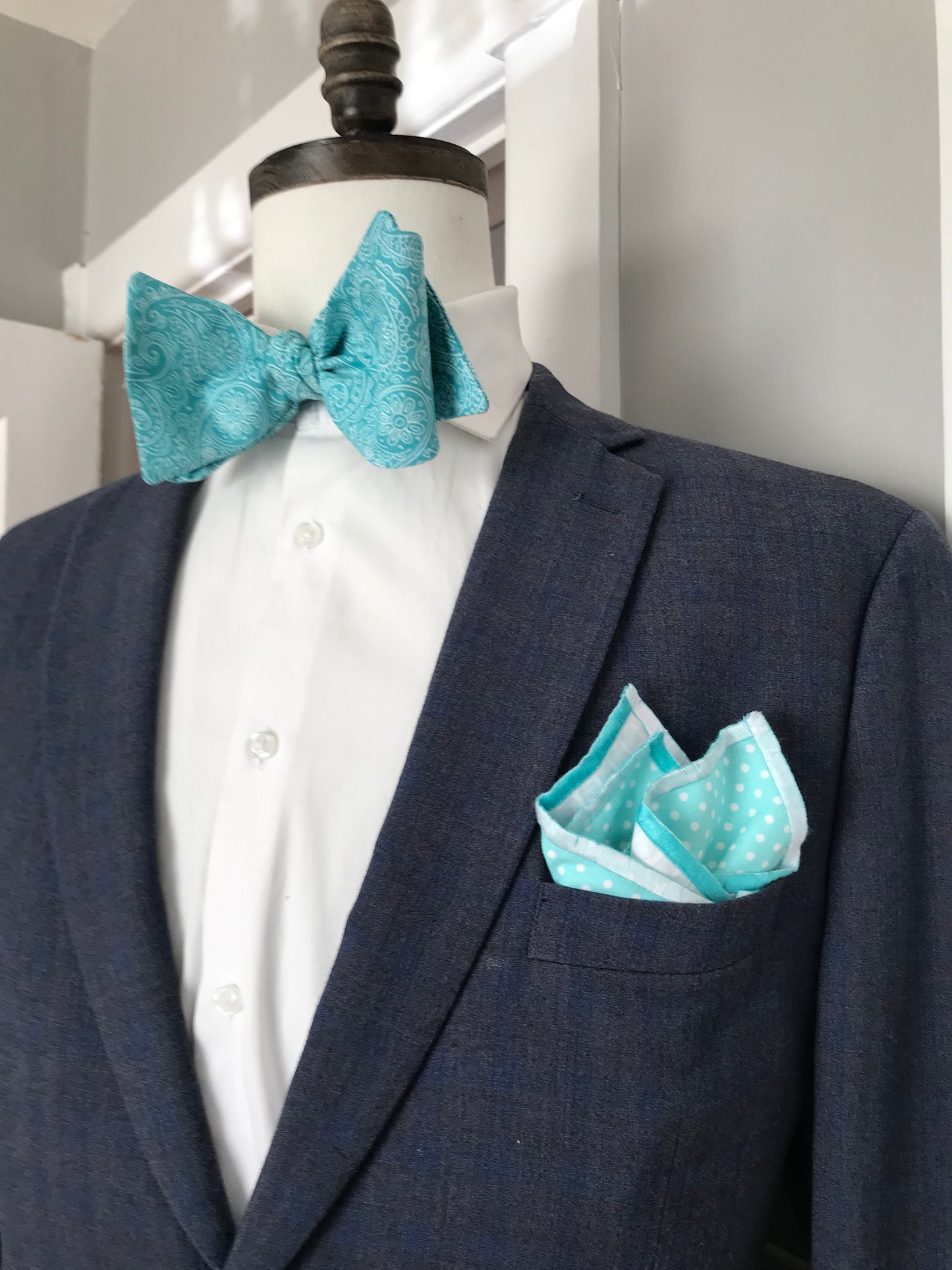 Light tealish paisley Bowtie set (FATBOW)