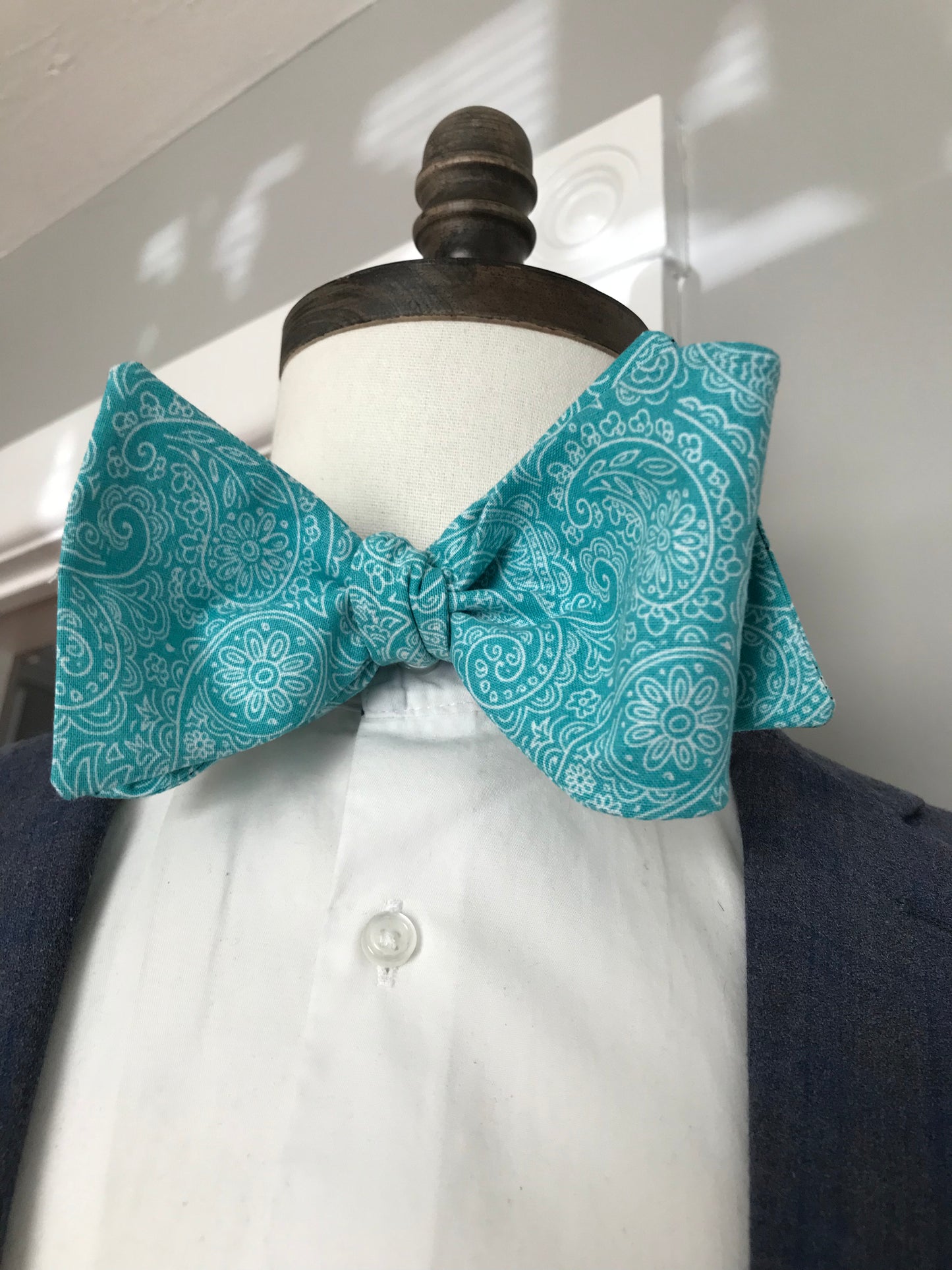 Light tealish paisley Bowtie set (FATBOW)