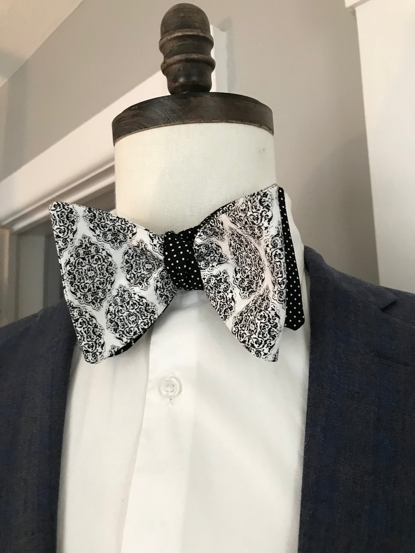 Black and white reversible Bowtie set (FATBOW)
