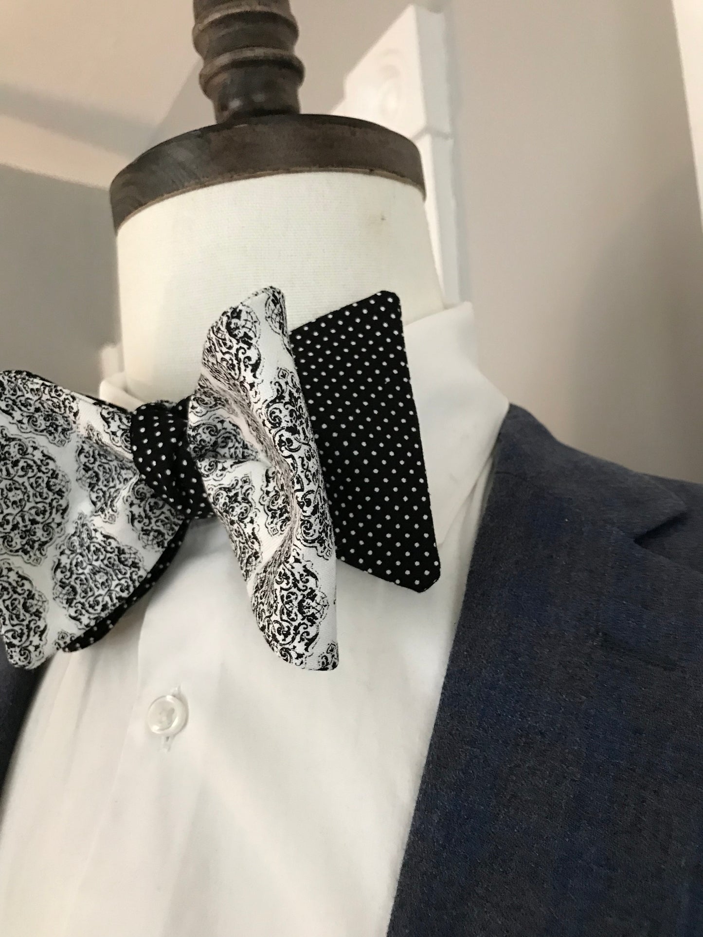 Black and white reversible Bowtie set (FATBOW)