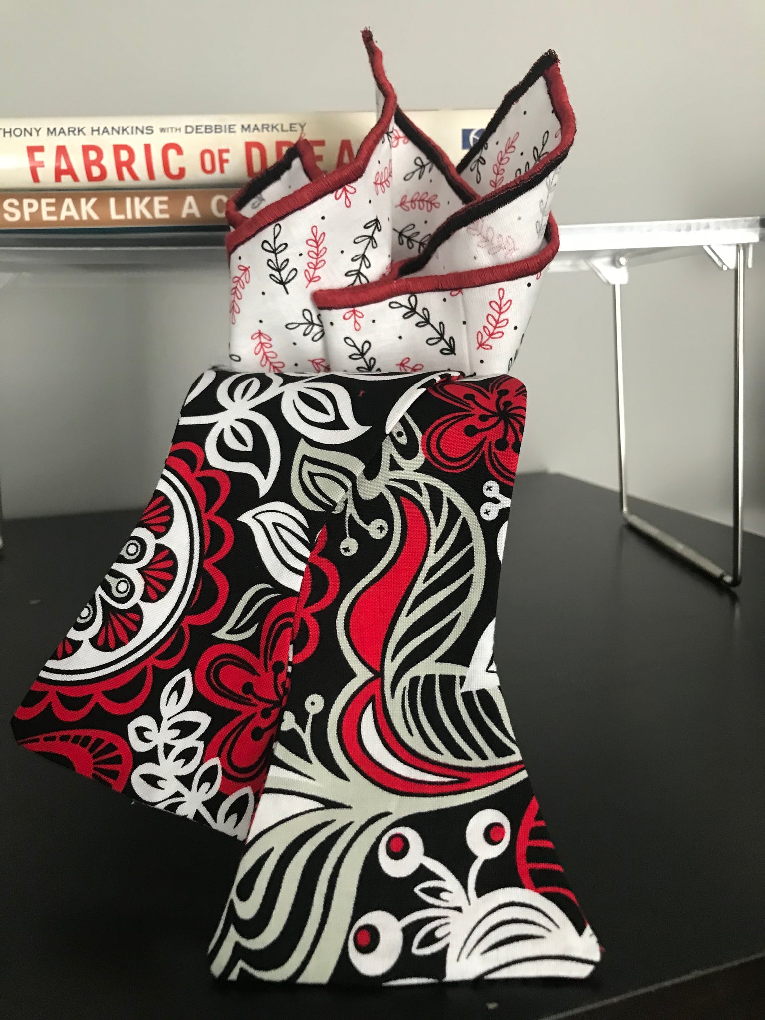 Red and black print paisley Bowtie set