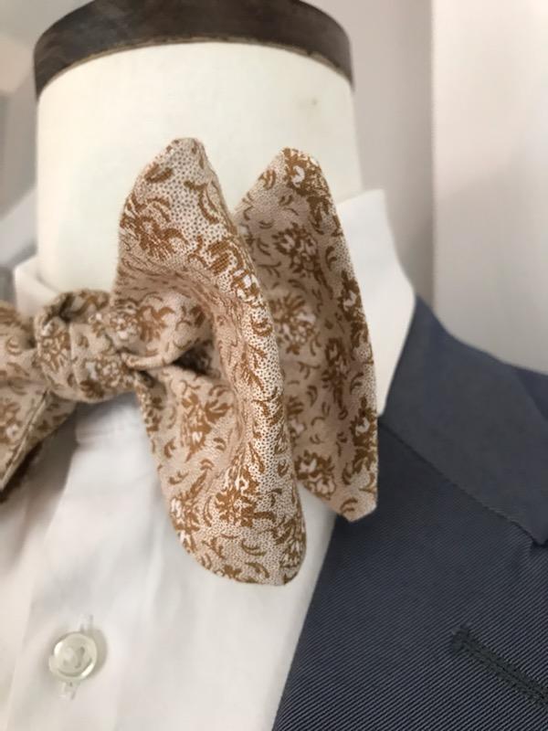 Tan and cream bowtie set (Fatbow)