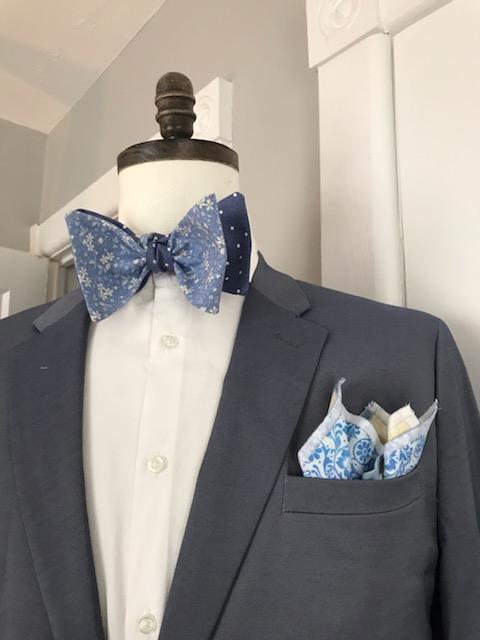 Dark blue dots with light blue print reversible bowtie set (Fatbow)<