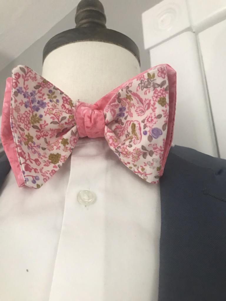 Pink print with a hint of green reversible bowtie set (fatbow)