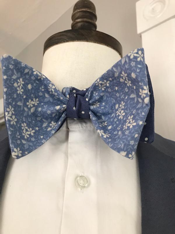 Dark blue dots with light blue print reversible bowtie set (Fatbow)<