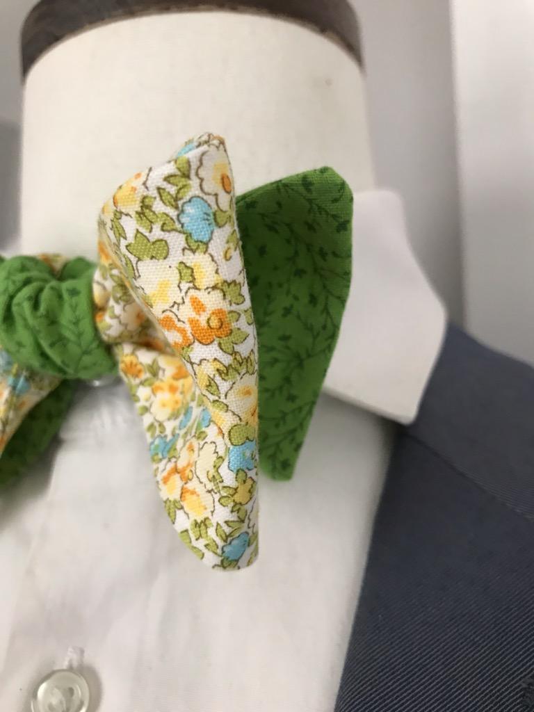 Yellow flower print and green print reversible bowtie set (Traditional)