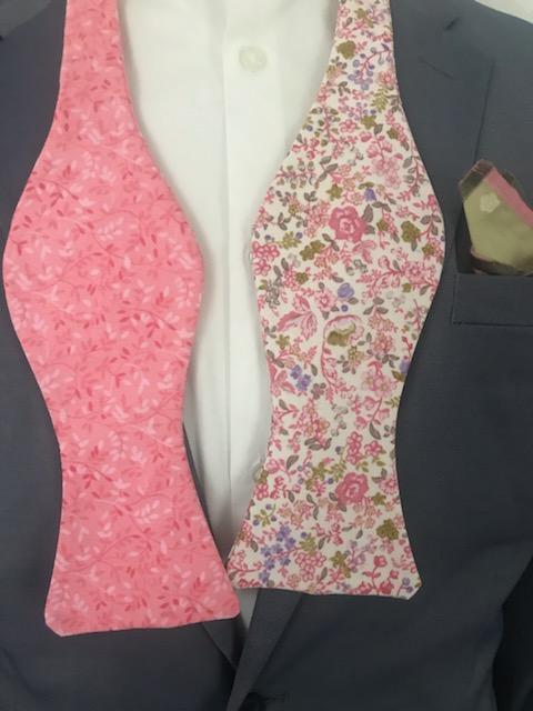 Pink print with a hint of green reversible bowtie set (fatbow)