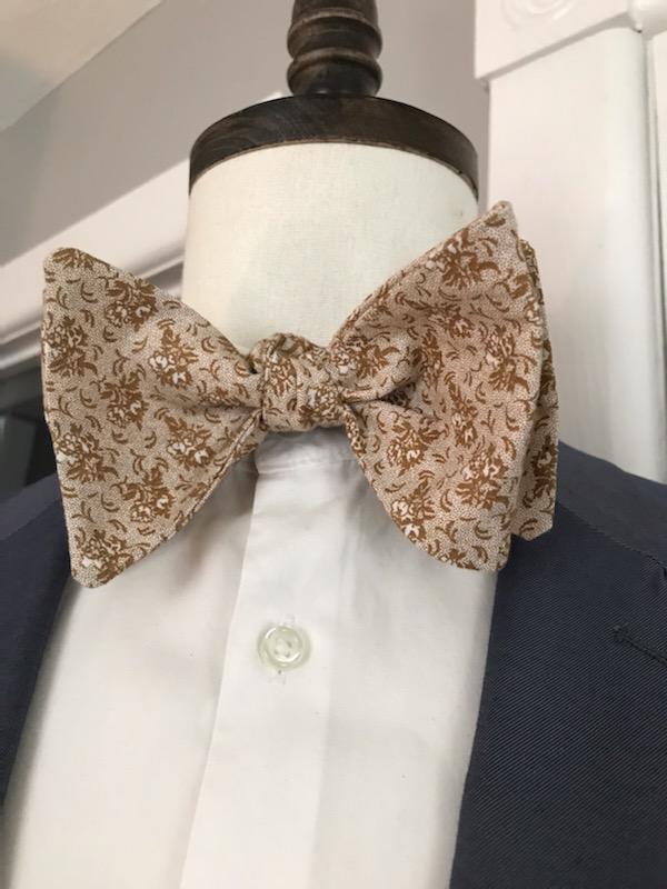 Tan and cream bowtie set (Fatbow)