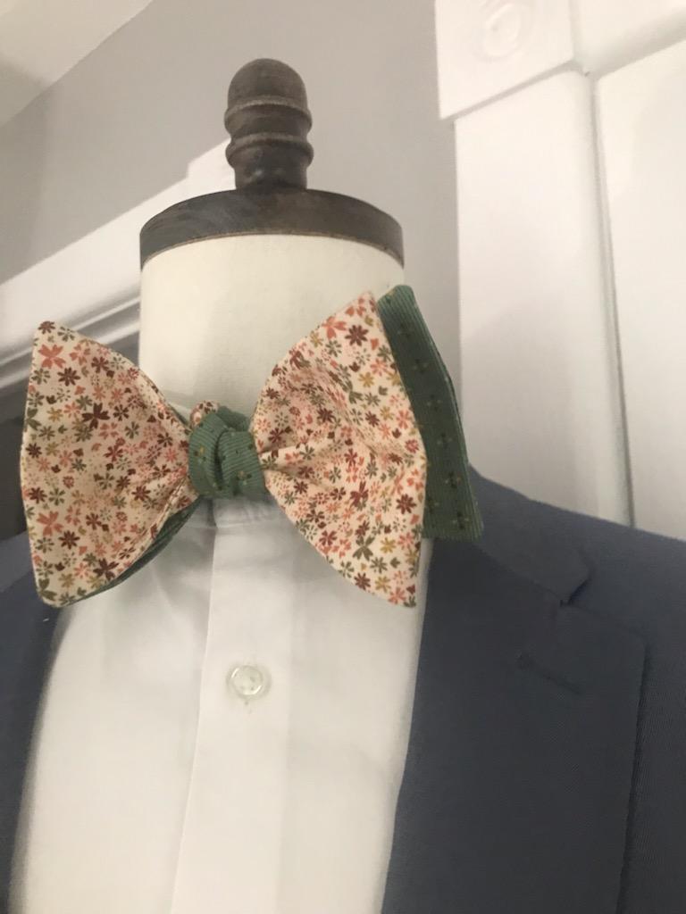 Green with tan and peach reversible bowtie set (Fatbow)
