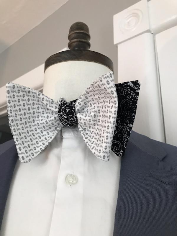 Black paisley and white and black print reversible bowtie set (Fatbow)