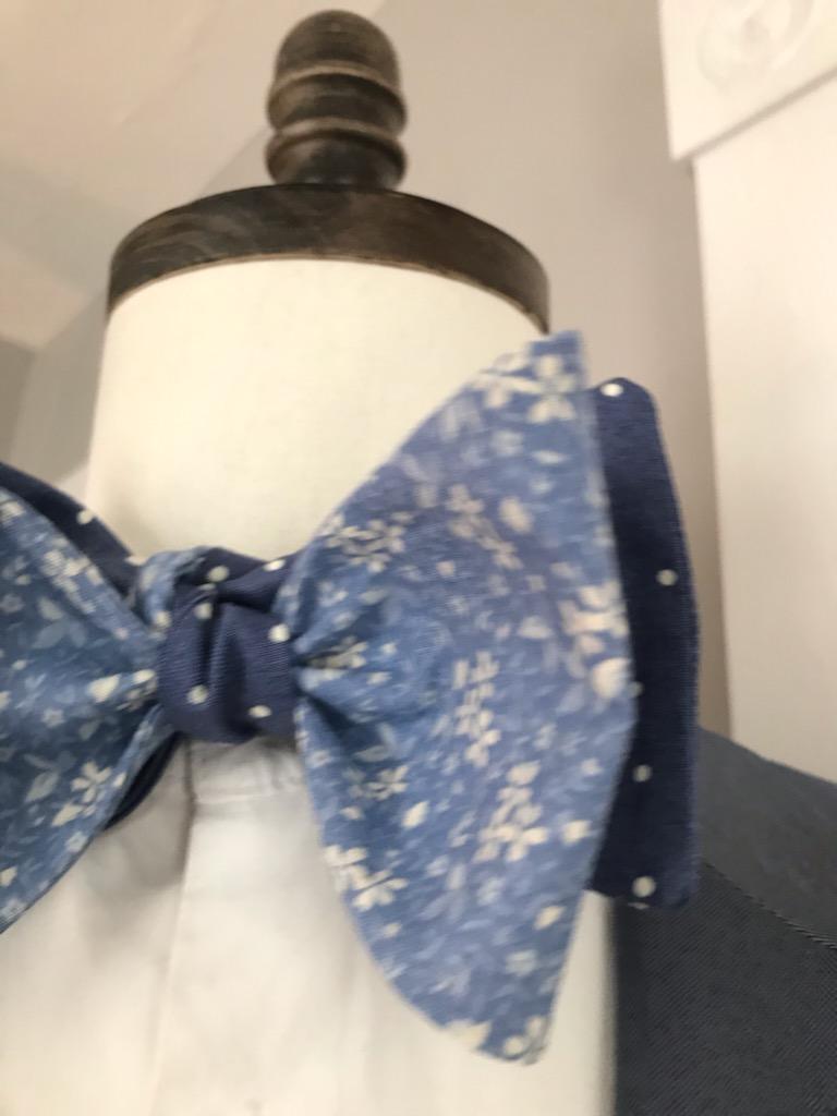 Dark blue dots with light blue print reversible bowtie set (Fatbow)<