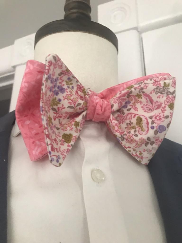 Pink print with a hint of green reversible bowtie set (fatbow)