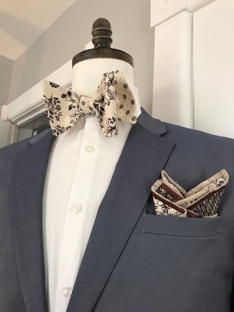 Tan and brown print reversible bowtie set (Fatbow)