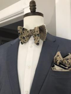 Blue and bone print reversible bowtie set (Fatbow)