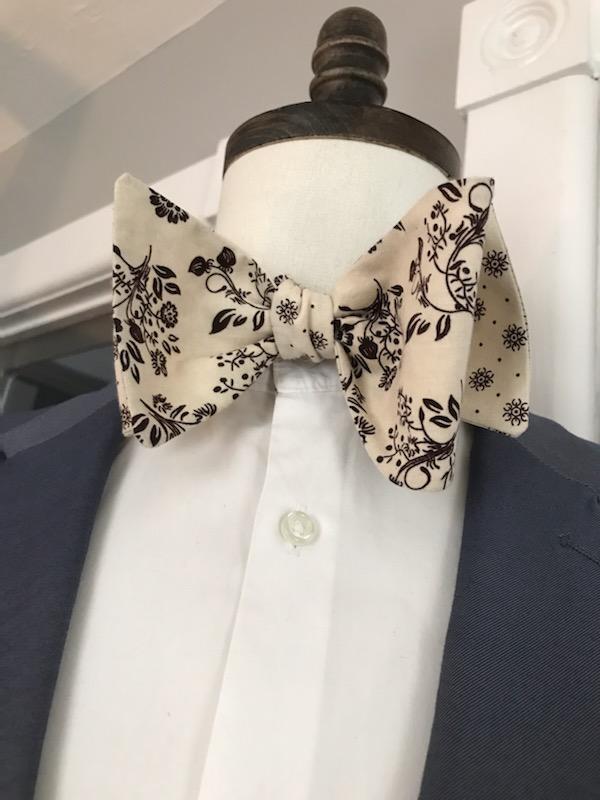 Tan and brown print reversible bowtie set (Fatbow)