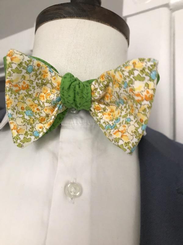 Yellow flower print and green print reversible bowtie set (Traditional)