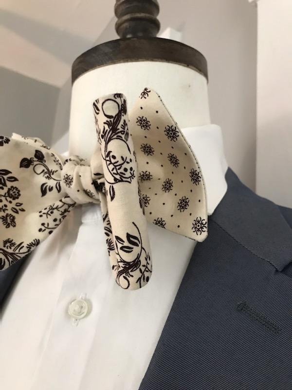 Tan and brown print reversible bowtie set (Fatbow)