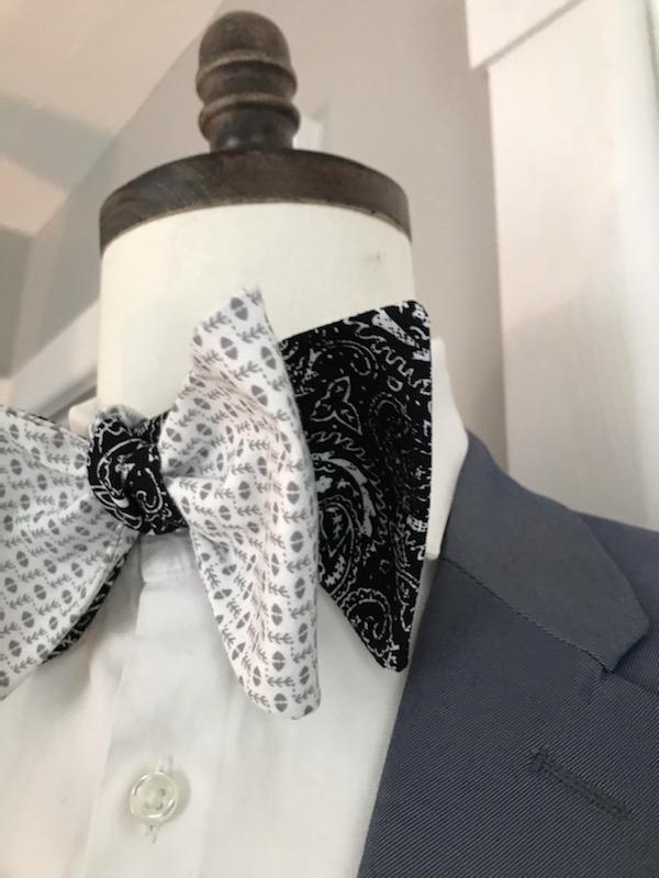 Black paisley and white and black print reversible bowtie set (Fatbow)