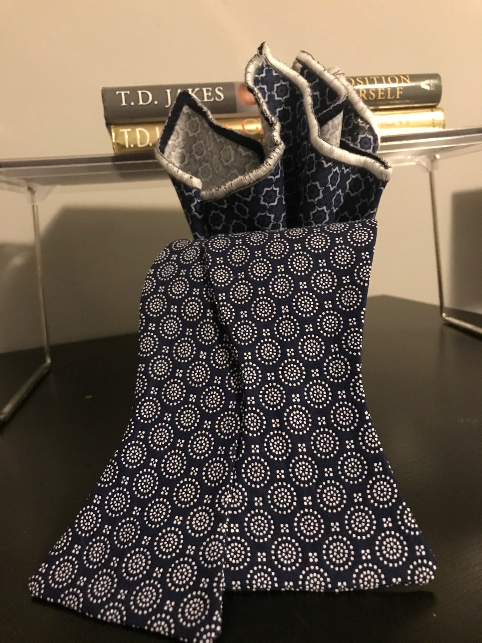 Blue dot print Bowtie Set