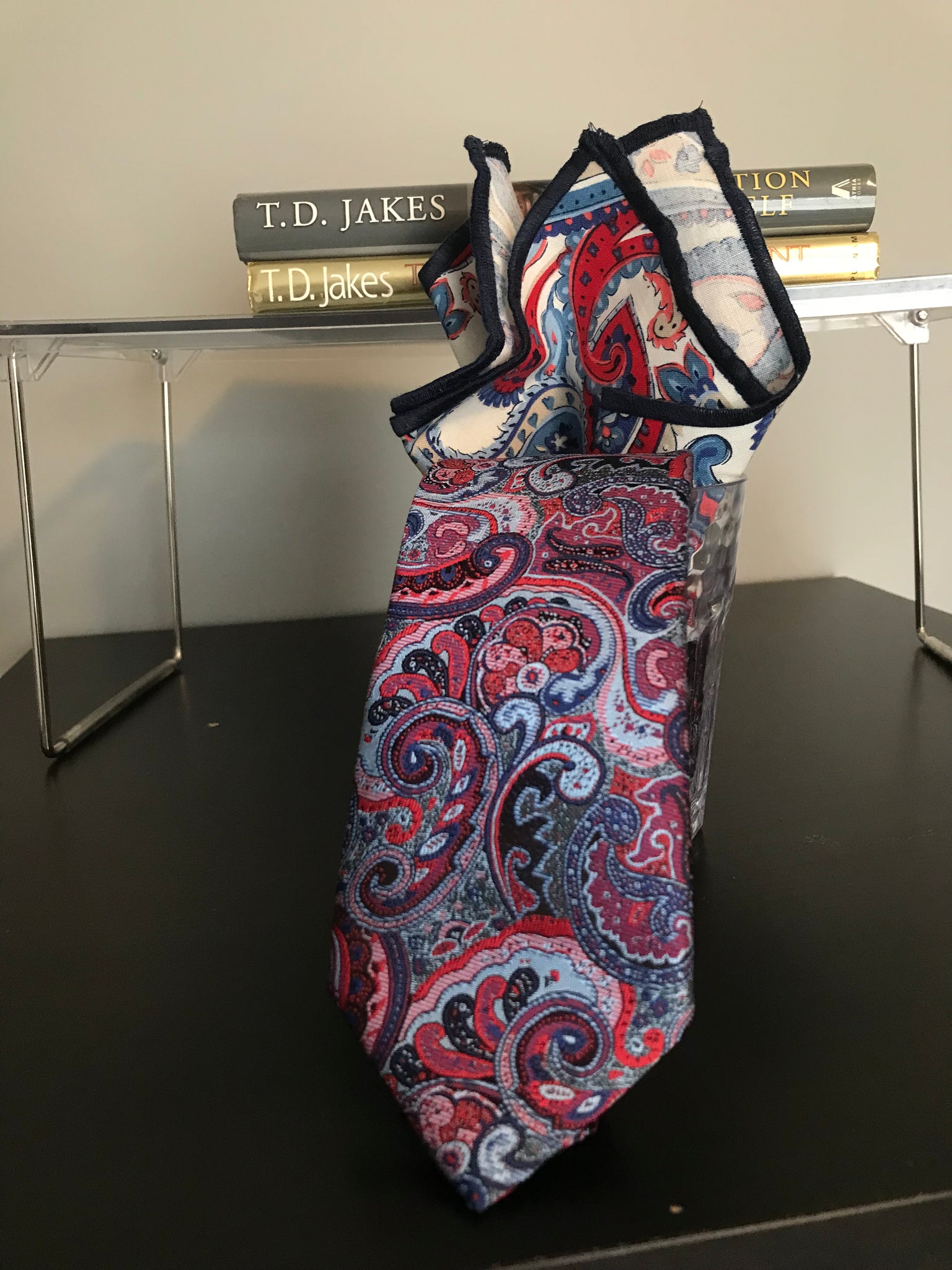 Red and blue paisley Tie set
